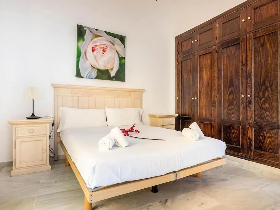 Apartment Aitana En Alvarez Quintero Seville Spain