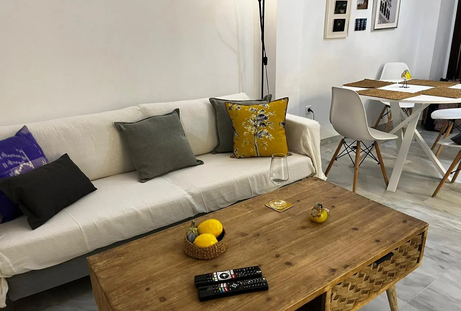 Aitana En Alvarez Quintero Seville Apartment